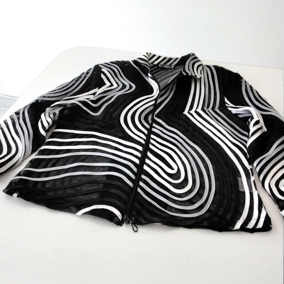 Arisa Jacket and matching camisole top - Picture 11 of 12